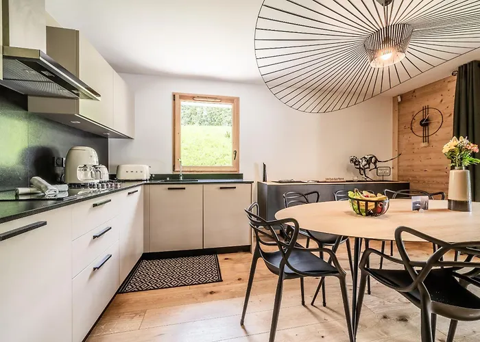 Lupin - By Emerald דירה