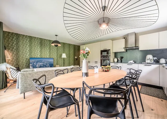 Lupin - By Emerald דירה *