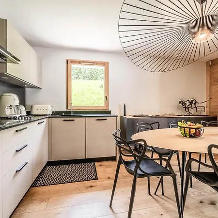 Lupin - By Emerald Apartmán