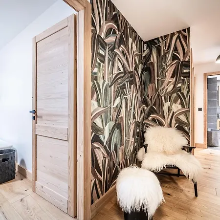 Lupin - By Emerald Apartmán