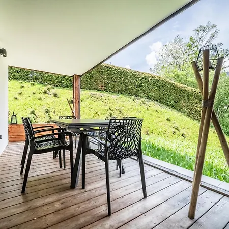 Lupin - By Emerald Apartmán